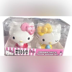 Hello Kitty Ceramic Salt and Pepper Shaker Set
